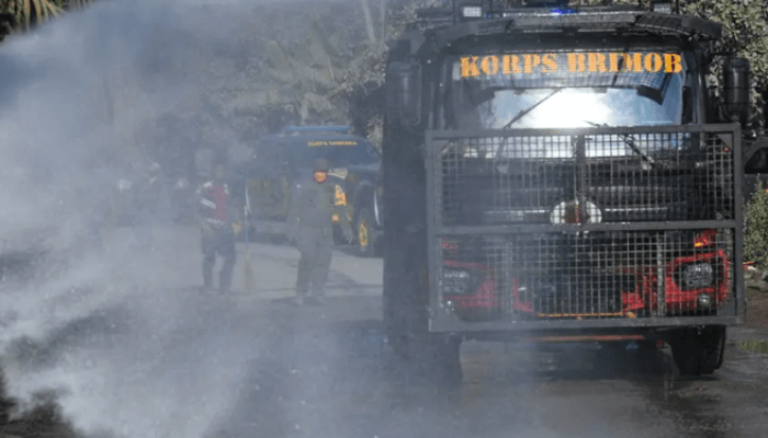 Polri Lakukan Pembersihan Material Vulkanik Gunung Lewotobi Flores Timur