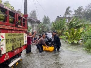 Bencana Alam Lombok Barat: Tanah Longsor, Pohon Tumbang, dan Banjir Melanda, Polisi Bergerak Cepat