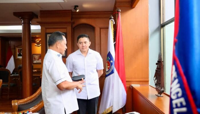 Seskab Teddy Temui Mendagri Bahas Rencana Pelantikan Kepala Daerah