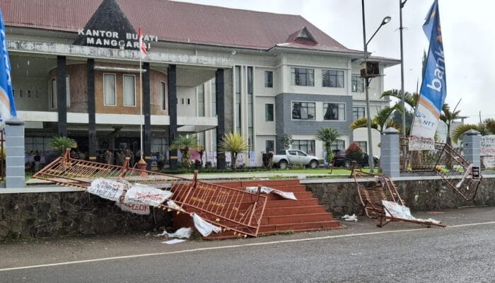 Babak Baru, Penyidik Tingkatkan Status Dua Orang Koordinator Aksi Demo Jebolkan Pagar Kantor Bupati Manggarai ke Tahap Penyidikan