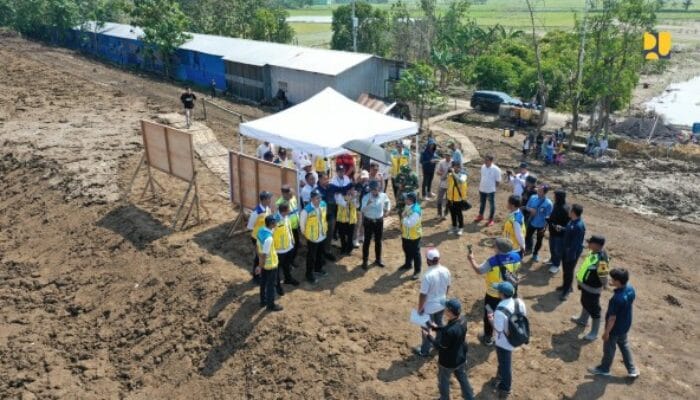 Tinjau Penanganan Tanggul Jebol Sungai Tuntang di Grobogan, Menteri Dody Instruksikan Normalisasi Sungai