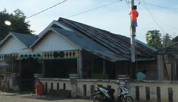 Pengalaman Masa Kecil Tak Berlistrik, Menteri Bahlil Bertekad Tuntaskan Program Listrik Desa