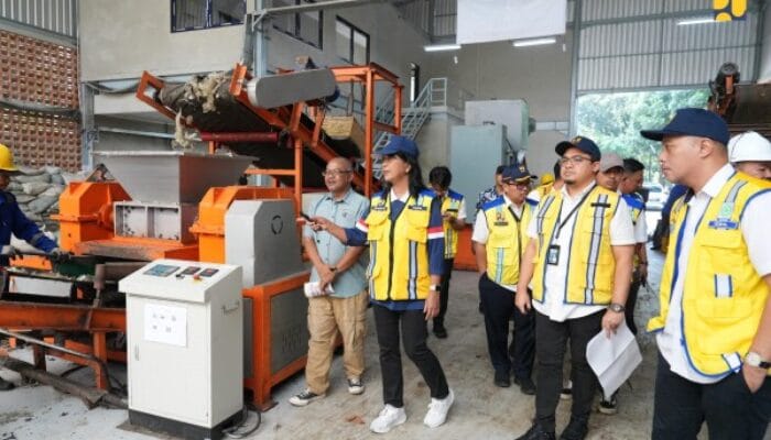 Dukung Pengelolaan Sampah Kota Bandung, Wamen Diana Tinjau TPST Tegallega dan TPST Cicukang Holis