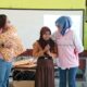 Srikandi PLN UIP Nusra Bantu Sarana KBM di SDN 2 Padak Guar