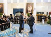 Ben Mboi Terima Tanda Kehormatan Tertinggi dari Negara, Presiden Prabowo ke Bupati Manggarai: Belajar Pelajaran Hidup Penting dari Pak Ben Mboi