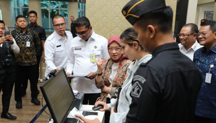 Menteri PANRB Tinjau Layanan Imigrasi di Bandara Ngurah Rai