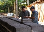 Dari Limbah Jadi Manfaat: PLN Olah FABA PLTU Jeranjang Jadi Batako untuk Masyarakat