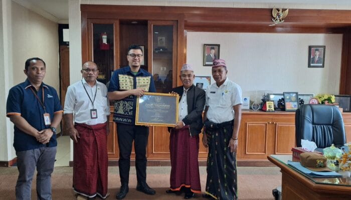 Pemkab Manggarai Terima Penghargaan BPJS Ketenagakerjaan, Ribuan Pekerja Rentan Terlindungi