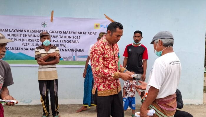 Tak Hanya Listriki Rumah Warga, PLN Dapat Pujian Warga Ulumbu Peduli Kesehatan Warga