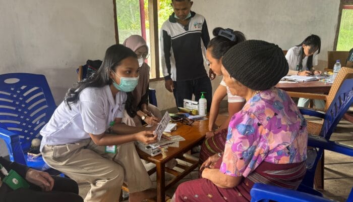 400 Warga Desa Wewo dan Wae Ajang Dapat Layanan Kesehatan Gratis dari PLN UIP Nusra