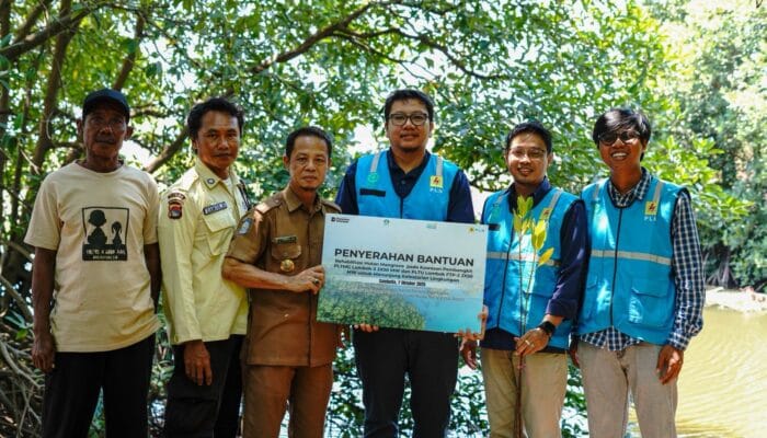 Peduli Ekosistem Pantai, PLN UIP Nusra Tanam 7.000 Bibit Mangrove di Sekitar PLTU Sambelia