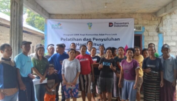 PLN UIP Nusra Gelar Pelatihan dan Serahkan Saprodi serta Anakan Babi untuk Warga Sekitar PLTP Ulumbu Poco Leok