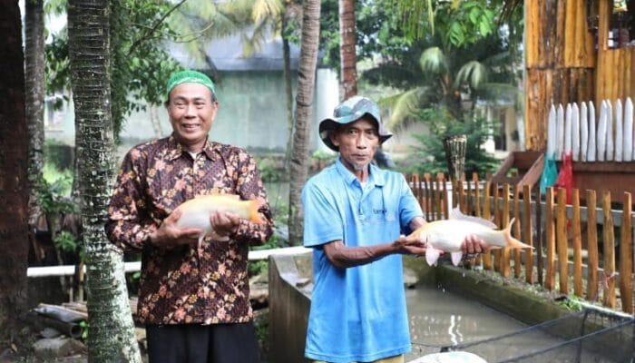 Tingkatkan Perekonomian Masyarakat, Kampung Reforma Agraria Desa Bandung Kembangkan Pembibitan dan Budidaya Ikan