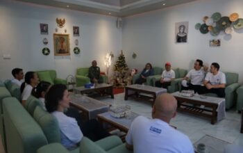 Disambut Bupati Manggarai, Voluntrip Lee Management Laksanakan Aksi Sosial di Cibal Barat