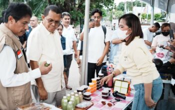 Pastikan Makanan Aman, Gubernur Melki bersama BPOM Tinjau Pasar Kuliner Takjil di Kota Kupang