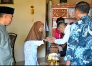 Wabup Fabianus Abu Sambangi Warga Muslim di Reo, Pererat Persaudaraan di Hari Raya