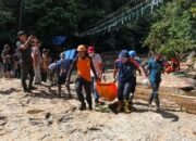 Tim SAR Evakuasi Pasangan WNA Austria yang Jatuh di Cunca Wulang