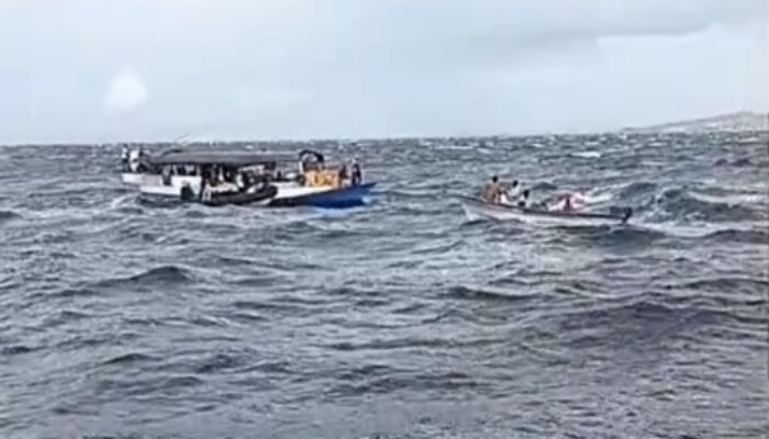 Tim SAR Gabungan Selamatkan 23 Penumpang KM Hinaya yang Terombang-ambing di Perairan Labuan Bajo