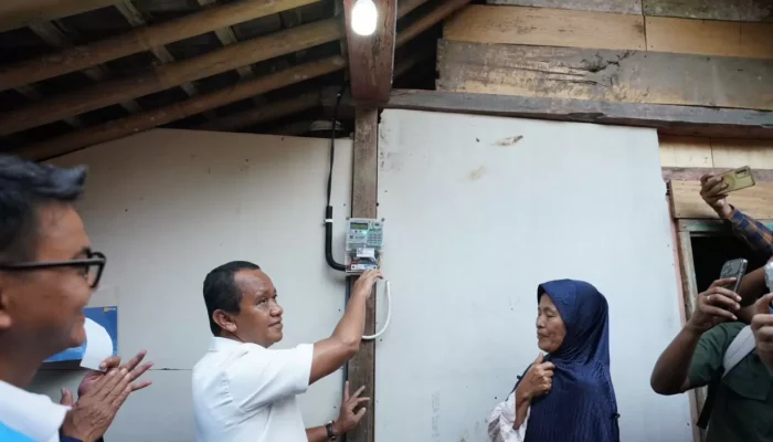 Melalui Lisdes dan BPBL, Pemerintah bersama PLN Percepat Elektrifikasi hingga Pelosok