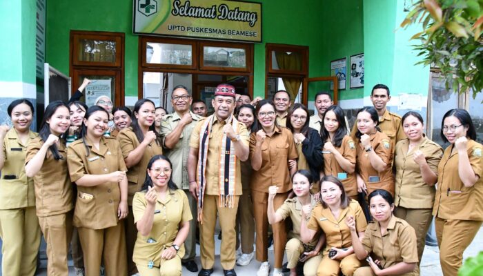 Audiensi dengan Nakes Puskesmas Bea Mese, Bupati Hery Nabit Tekankan Pelayanan Prima untuk Masyarakat