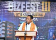 Bupati Manggarai Resmikan Bizfest III STIE Karya Ruteng