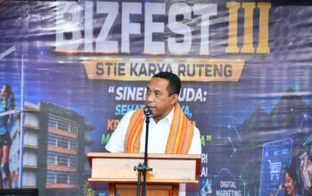 Bupati Manggarai Resmikan Bizfest III STIE Karya Ruteng