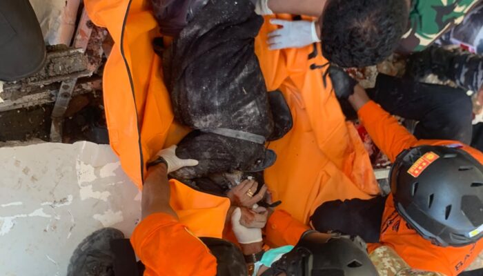 Tim SAR Gabungan Evakuasi Tiga Korban Terdampak Gempa Nagekeo, Satu Orang Meninggal Dunia