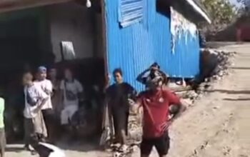Viral! Korban Gempa di Lamba Leda Utara Lakukan Protes karena Distribusi Bantuan Dinilai Tidak Adil