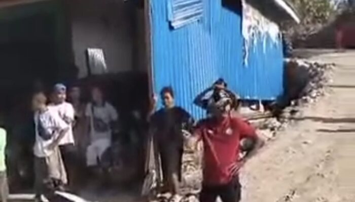 Viral! Korban Gempa di Lamba Leda Utara Lakukan Protes karena Distribusi Bantuan Dinilai Tidak Adil
