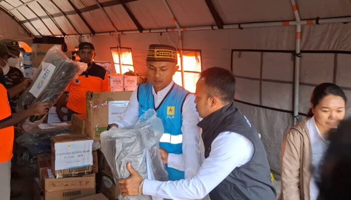 Bantuan Pascagempa Berlanjut, YBM PLN dan Indonesia Power Salurkan Logistik untuk Warga Manggarai