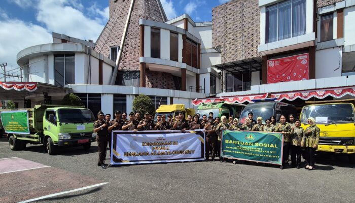 Peduli Korban Gempa Flores, Kejari Manggarai Salurkan Bantuan di 7 Posko Bencana