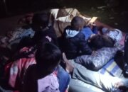 Ratusan Warga Tambak Bermalam di Tenda Pengungsian SDI Golo Cigir
