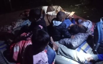 Ratusan Warga Tambak Bermalam di Tenda Pengungsian SDI Golo Cigir