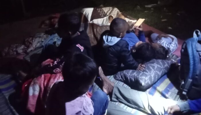 Ratusan Warga Tambak Bermalam di Tenda Pengungsian SDI Golo Cigir
