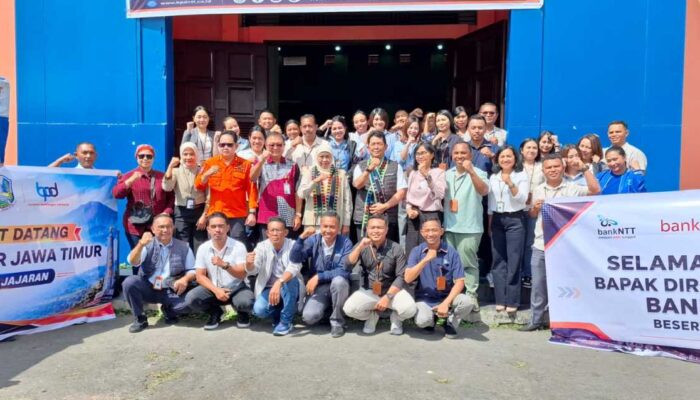 Peduli Gempa Flores, Bank Jatim Salurkan Bantuan Rp250 Juta ke Bank NTT