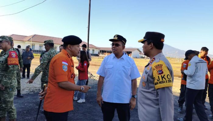 Kabasarnas dan Gubernur NTT Tinjau Posko Pengungsian Korban Gempa di Nagekeo