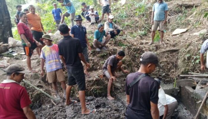 Elvis Jehama Bersama Warga Bersatu Pulihkan Trauma Healing Pascagempa lewat Baksos di Mata Air Wae Nggong