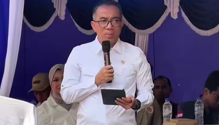 Tinjau Pascagempa di Manggarai, Mendiktisaintek Pastikan 5.000 Mahasiswa Dapat Pembebasan UKT