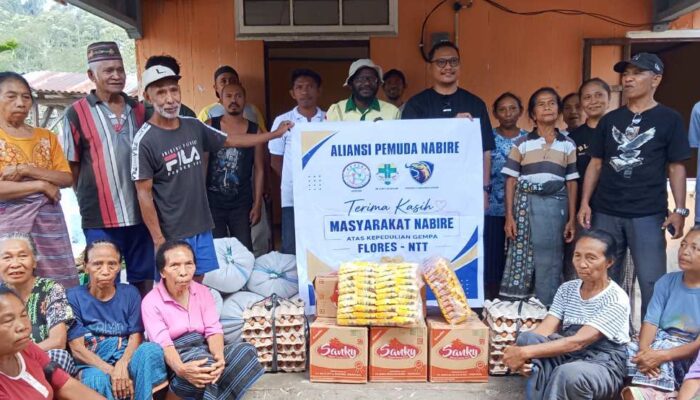 Flobamora Nabire dan Pemuda Katolik Salurkan Bantuan Sembako untuk Korban Gempa di Kampung Parang