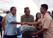 Kunker Pascagempa, Gubernur NTT Serahkan Bantuan School Kit di SMAS Katolik Pancasila Borong