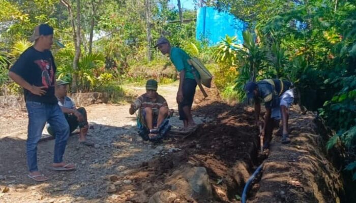Atasi Krisis Air Bersih, PLN UIP Nusra Percepat Pemasangan Jaringan Perpipaan di Tiwotoda