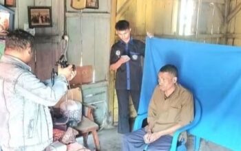 Pastikan Hak Identitas Warga Terpenuhi, Dukcapil Manggarai Layani ODGJ di Rumah