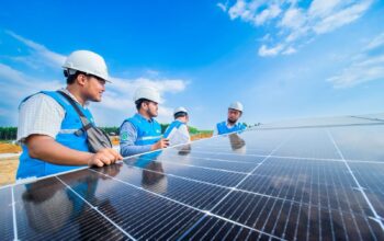 PLN Tegaskan Komitmen Dukung Program 100 GWp PLTS demi Kemandirian Energi Indonesia