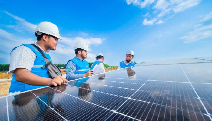 PLN Tegaskan Komitmen Dukung Program 100 GWp PLTS demi Kemandirian Energi Indonesia