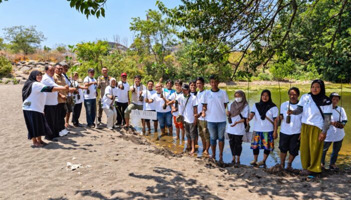PLN UIP Nusra Perkuat Pelestarian Pesisir Lewat Penanaman 5.000 Mangrove di Desa Padak Guar