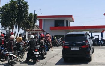 Pasokan BBM Tersendat, Pengelola SPBU di Manggarai Beberkan Penyebab Antrean Panjang